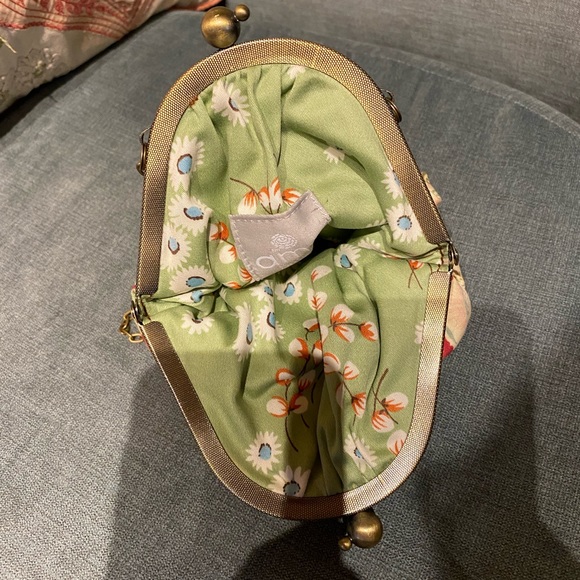 Gorgeous little purse with chain. EUC! - Picture 7 of 9